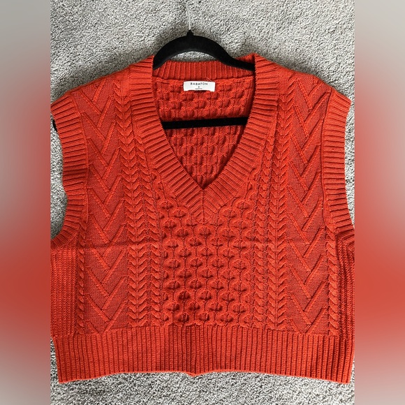 Babaton Emporia Knit Vest. Rust color. Size small - Picture 2 of 3
